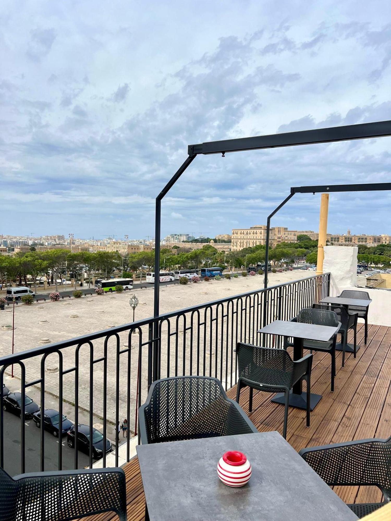 Florette Suite 1Br With Stunning Lounge Terrace By Arcobnb Il-Furjana Ngoại thất bức ảnh
